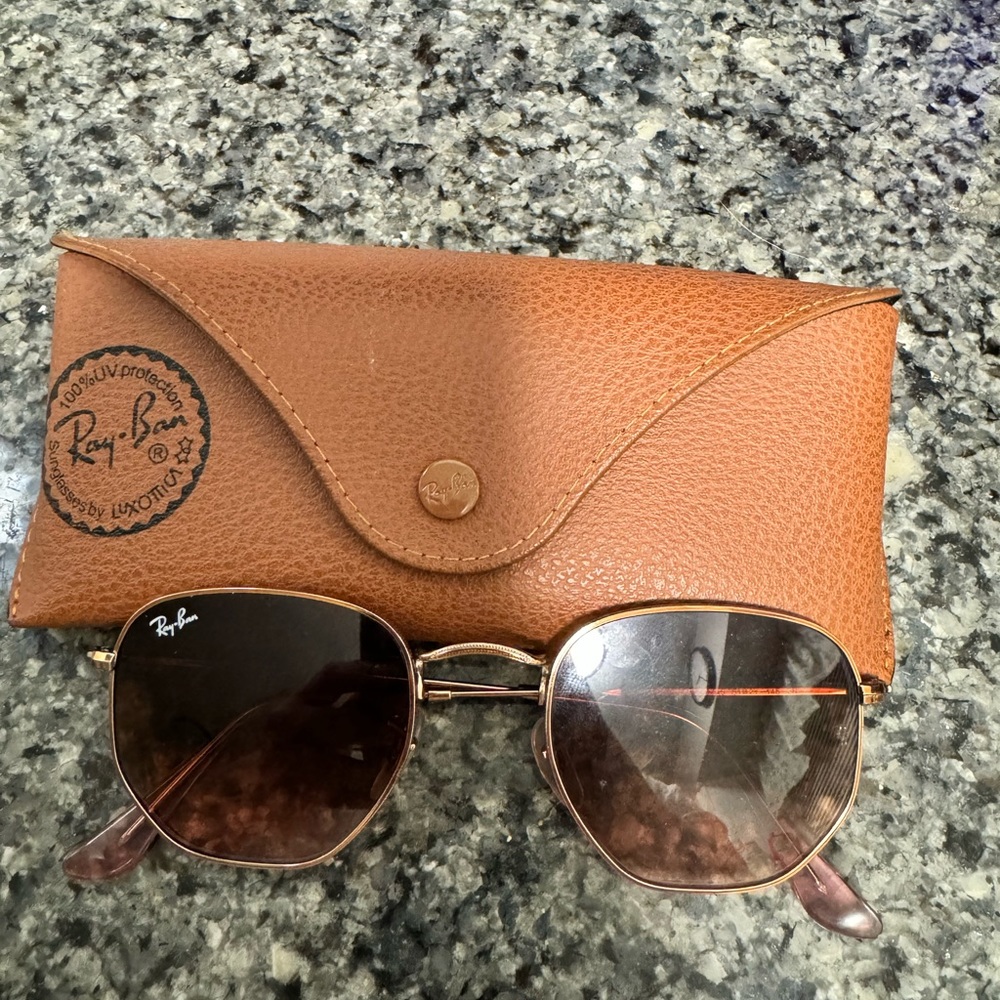 Women’s Ray-Ban aviator sunglasses